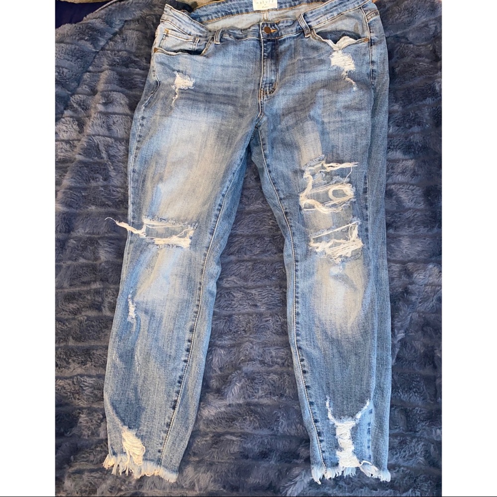 KanCan Light-washed ripped Jeans- Plus Size